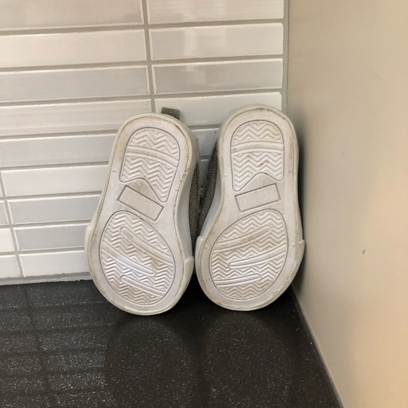 Gymboree cute baby shoes - Picture 9 of 10